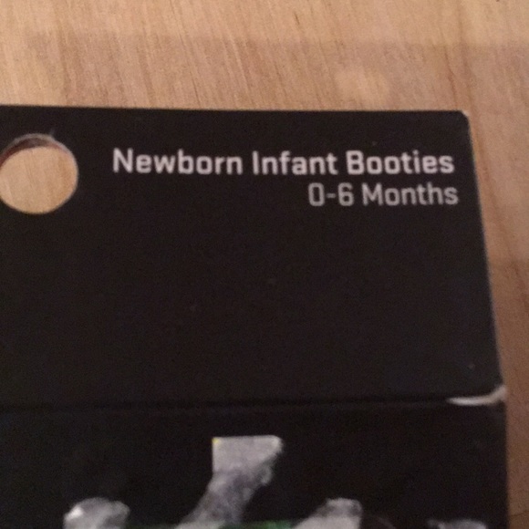 Nike newborn infant booties 0-6 months - Picture 3 of 7